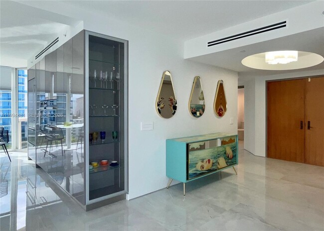 Building Photo - 17555 Collins Ave Unit 1001