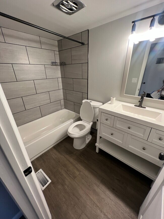 Photo - Renovated Two-Bedroom Apartment! Unidad 7