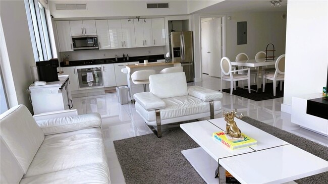 Photo - 92 SW 3rd St Unidad 1505