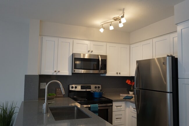 Building Photo - 39199 Guardino Dr Unit #278