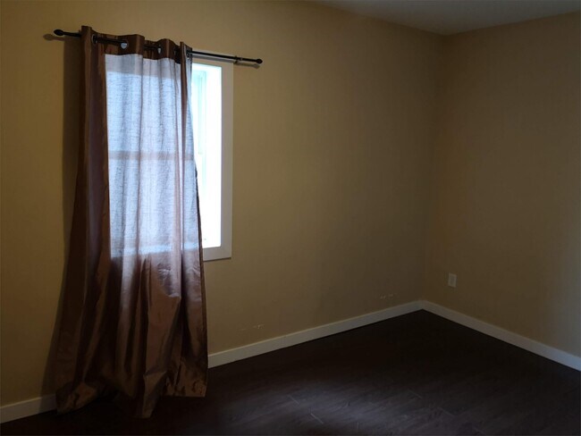 Photo - 474 Harbison Ave W