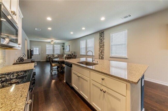 Photo - 138 Silktassel Way