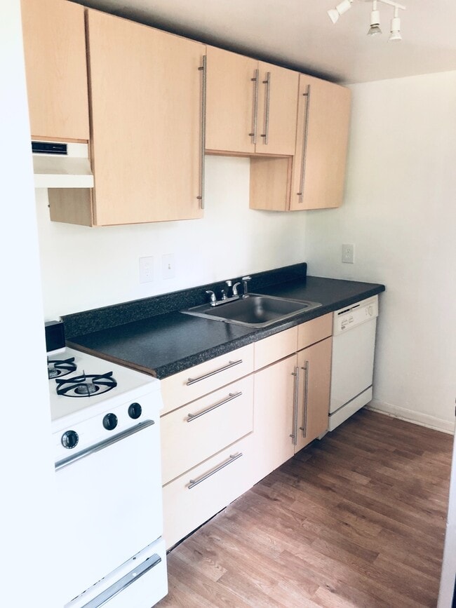 Photo - 547 Elmwood Dr NE Unit 04