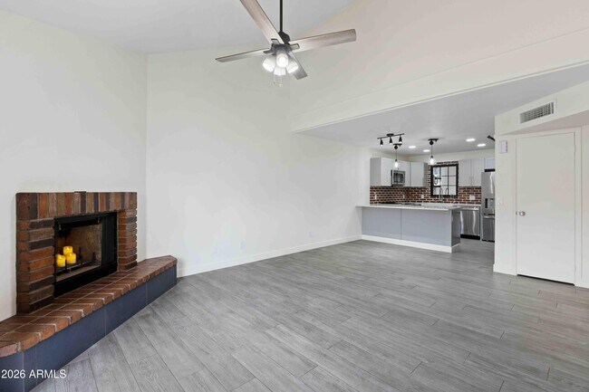 Photo - 2118 E CENTER Ln