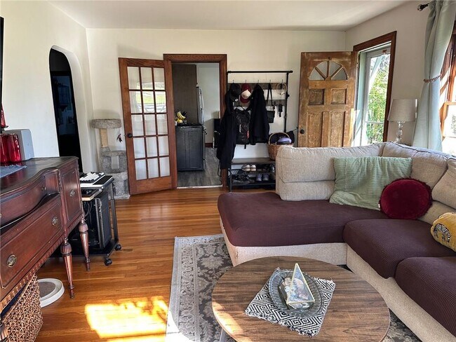 Photo - 749 W Main Rd