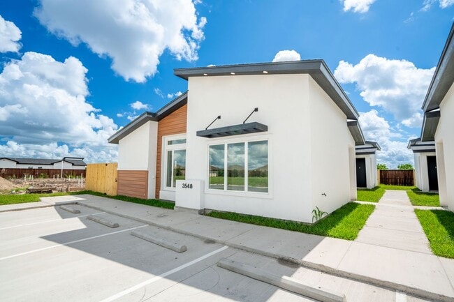 Building Photo - 3548 Hidalgo Cir