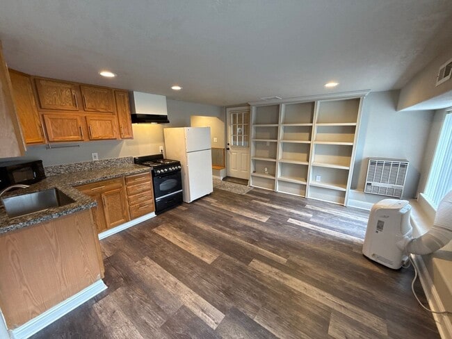 Photo - 696 Eisenhower Ct NW