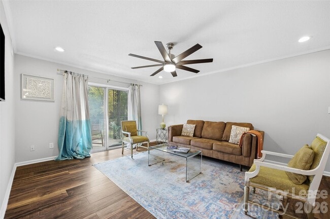 Building Photo - 4739 Hedgemore Dr Unit O