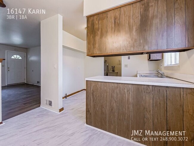 Photo - 16147 Karin-