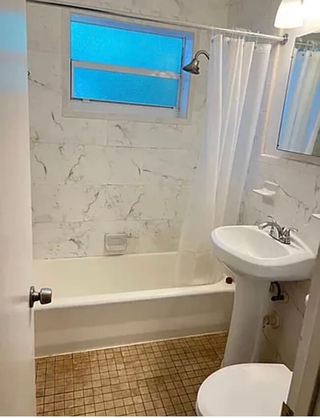 Photo - 3031 Center St