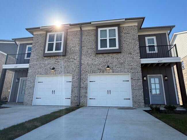 Photo - 4360 Ravenwood Park W