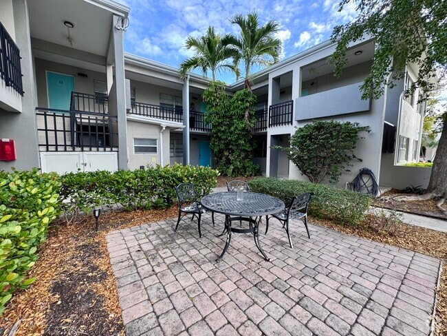 Building Photo - 202 Lucerne Ave Unit 6 Rental
