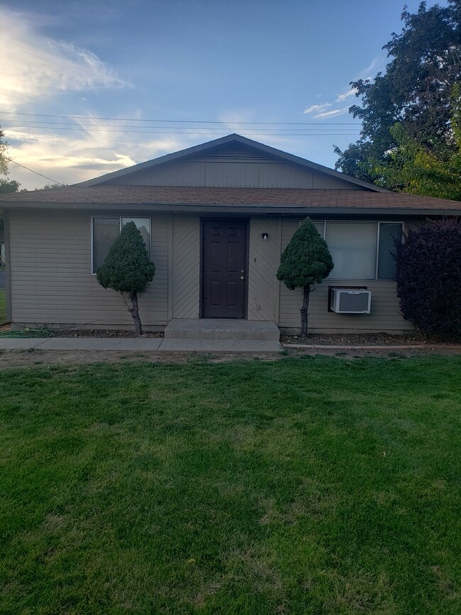 Building Photo - 1111 W Pierce St Unit B