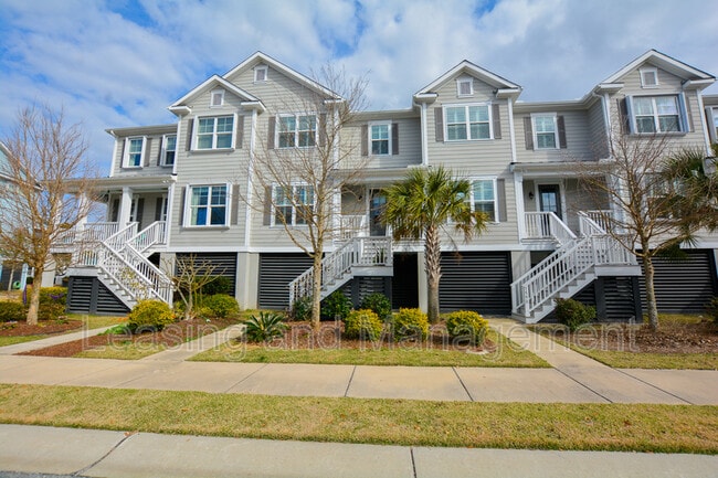 Photo - 1596 Prince Edward St