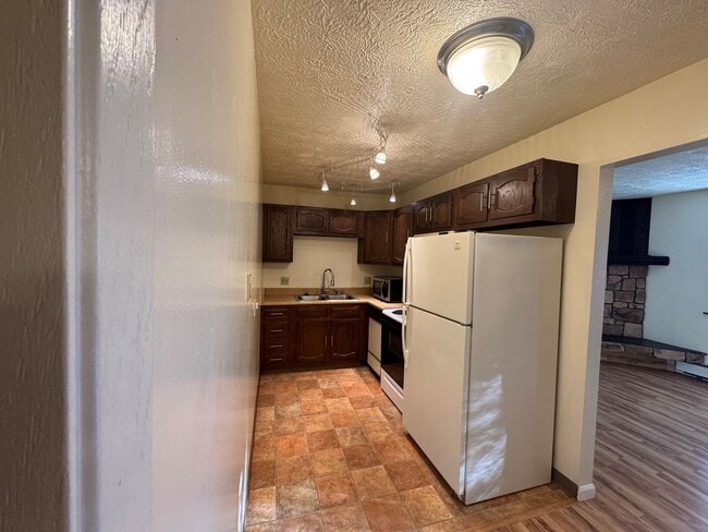 Photo - 2104 Roosevelt Dr Unit 7
