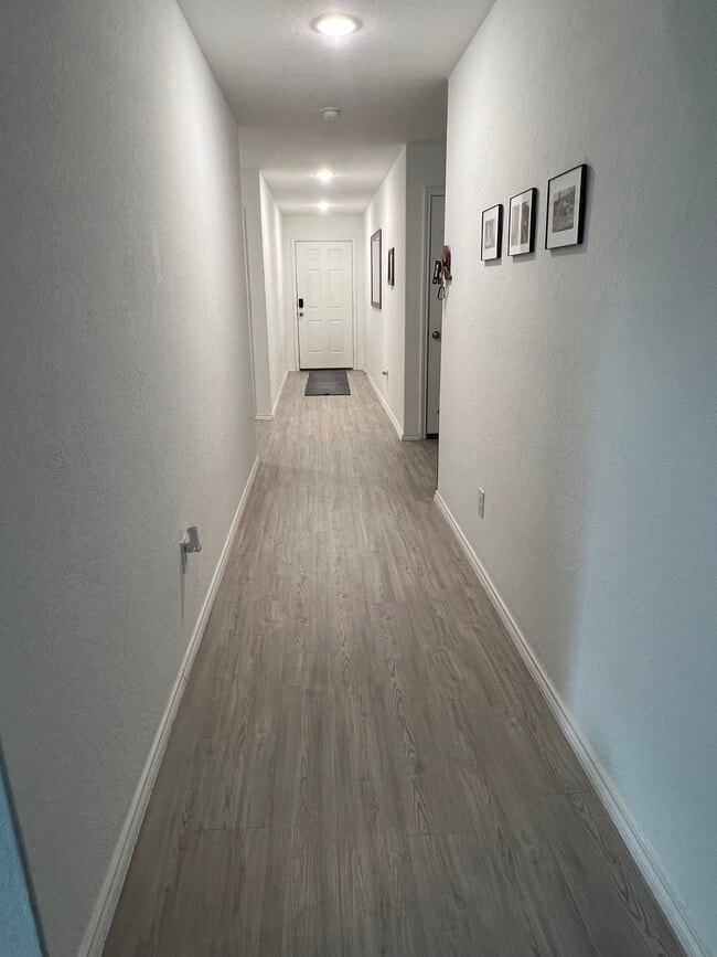 Photo - 7211 Green Sapphire