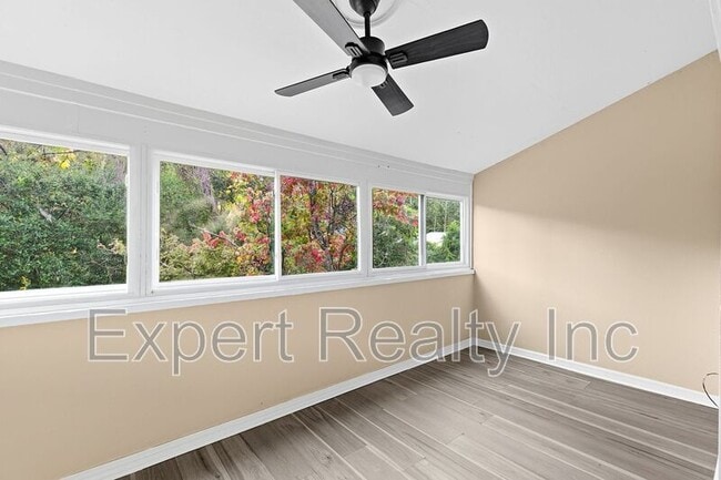 Photo - 510 Running Brook Rd