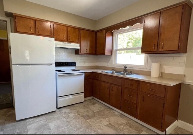 Photo - 1874 Adelpha Ave