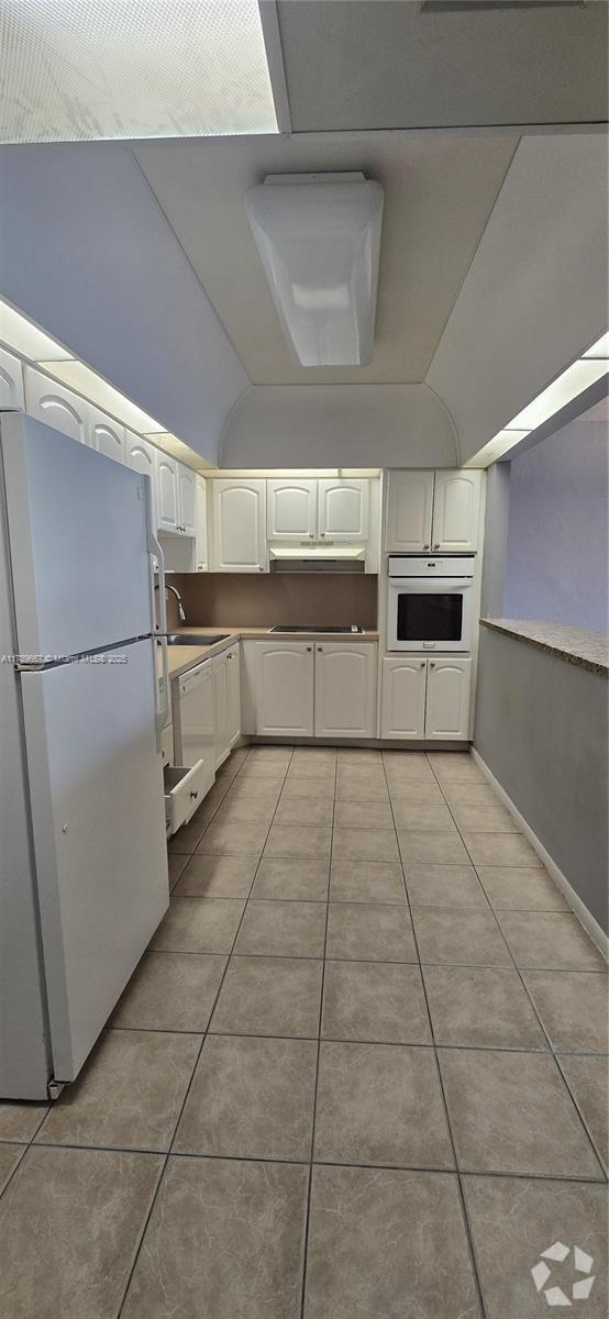 Building Photo - 19370 Collins Ave Unit 224 Rental