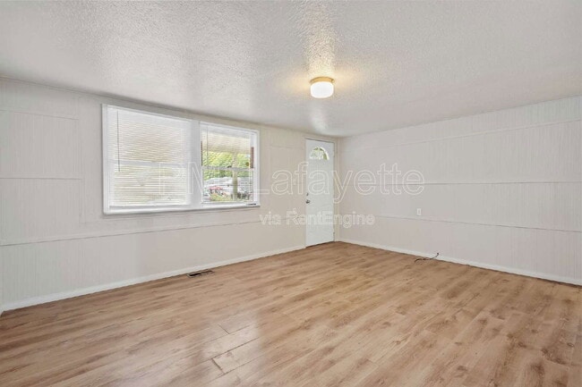 Photo - 902 Eastwich Dr