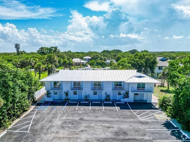 Building Photo - 2305 Tamarind Dr Unit 7 Rental