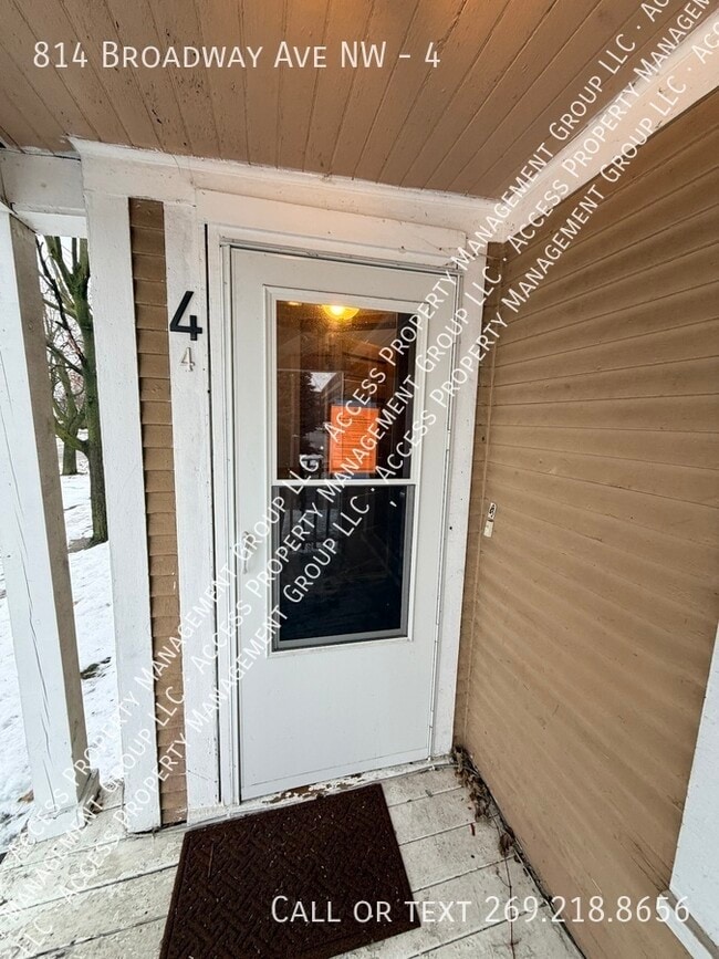 Building Photo - 814 Broadway Ave NW Unit 4