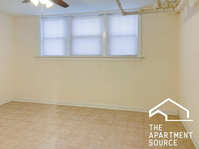 Photo - 4951 N Oakley Ave Unit GDN
