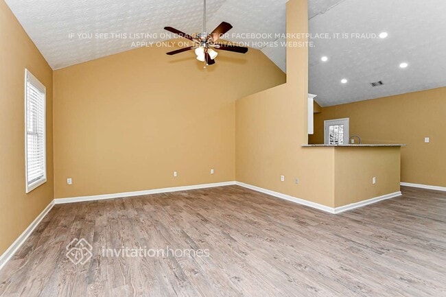 Photo - 552 Bridgeport Pl