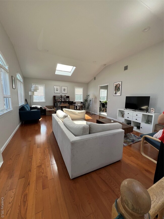 Photo - 31 B Marwood Rd N