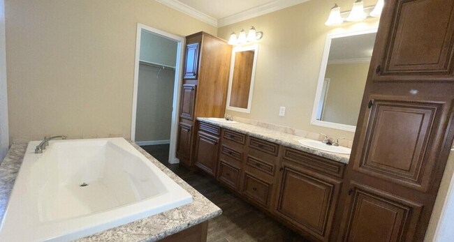 Photo - 758 Green Rd