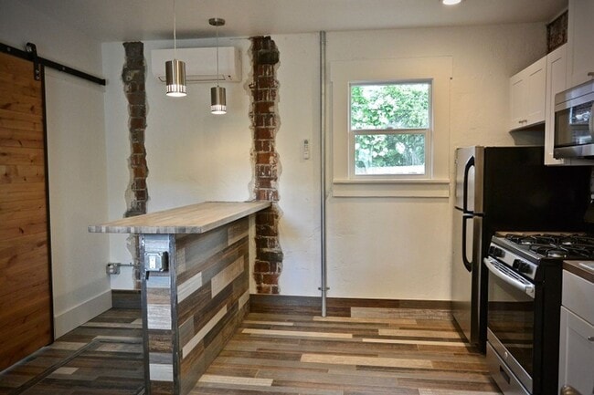 Photo - Irresistible MidTown 1&2 BD w/ Yard! Unit 227 Moran