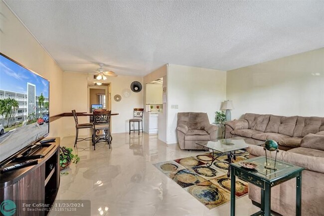 Photo - 2033 Harwood D Condominio