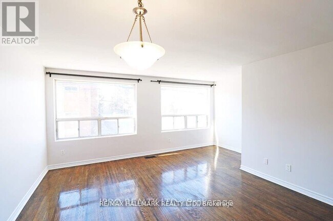 Photo - 1237E Woodbine Ave