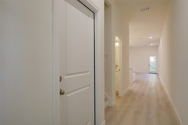 Photo - 955 Ringold St