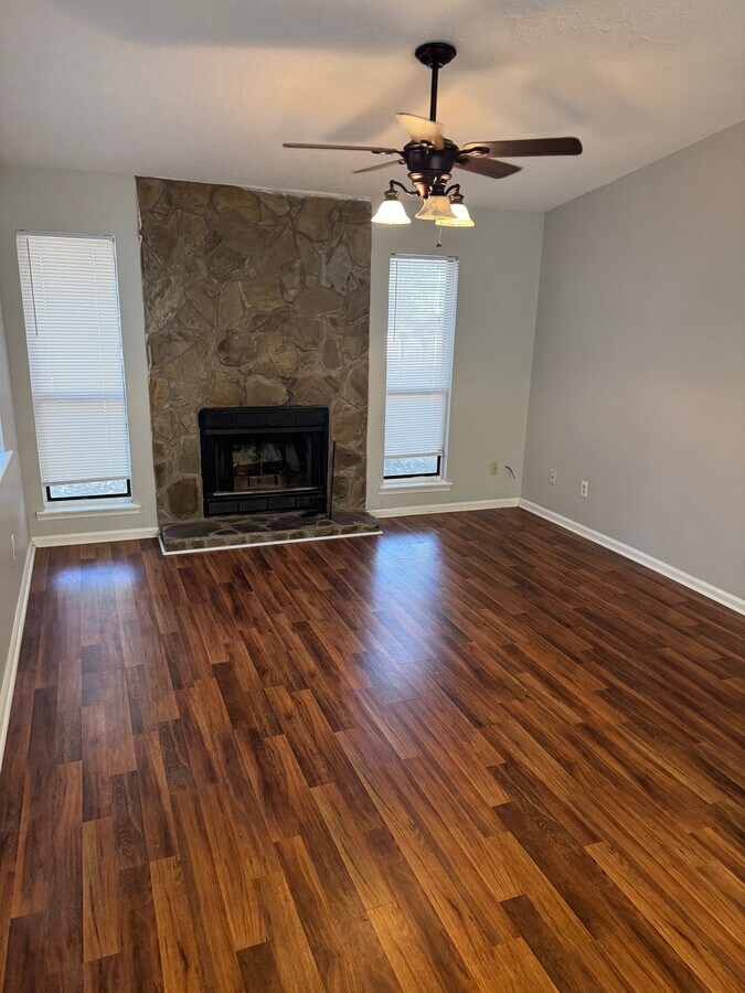 Photo - 268 Somerset Dr