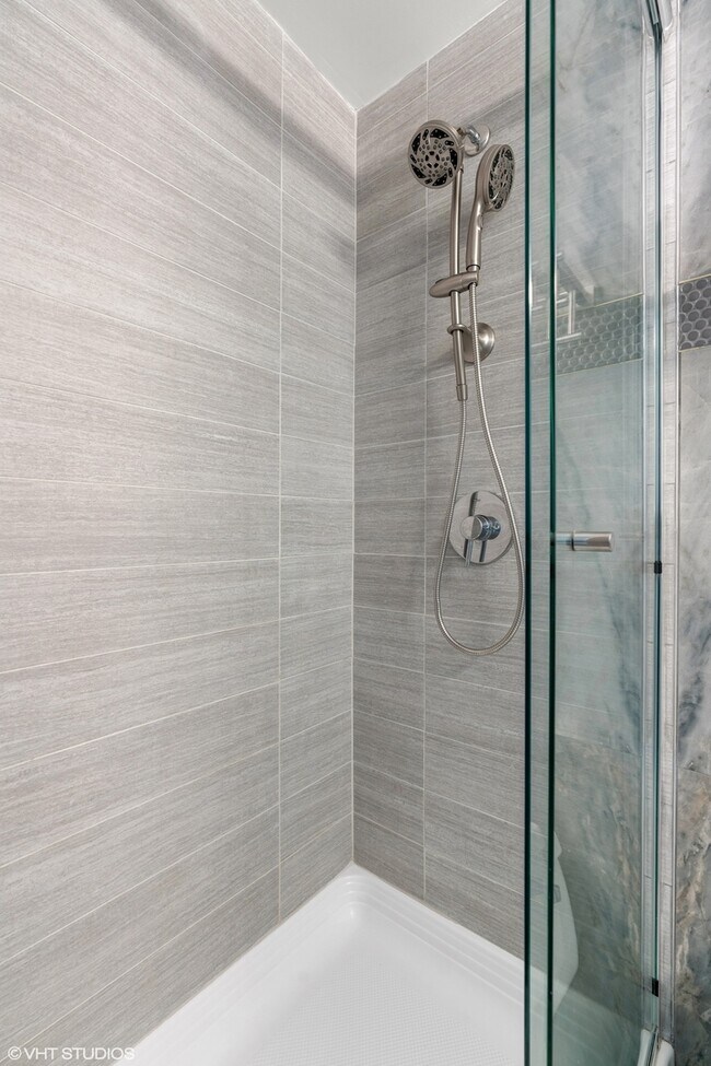 Photo - 1960 N Lincoln Park W Unidad 1005