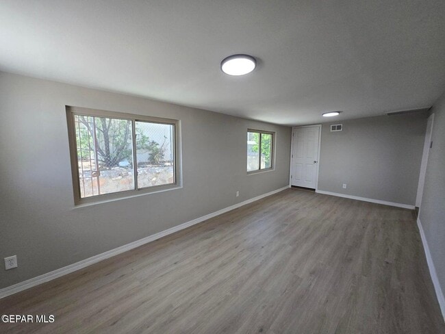Building Photo - 3909 Sunrise Ave
