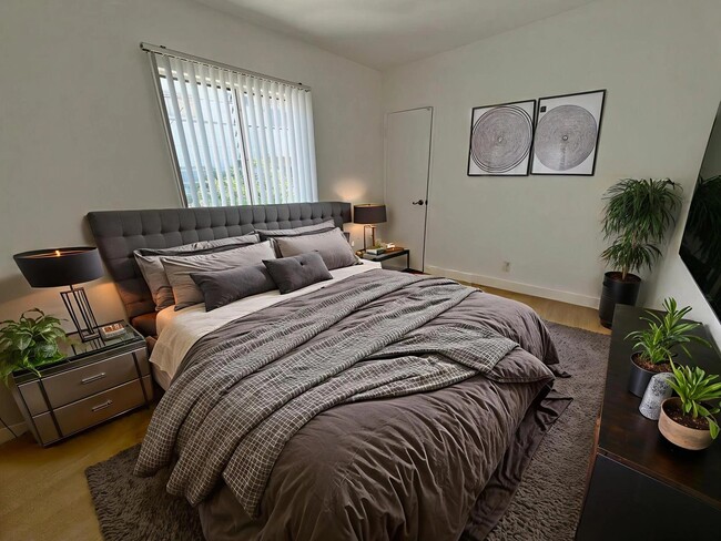 Building Photo - 3630 Westwood Blvd Unit 19