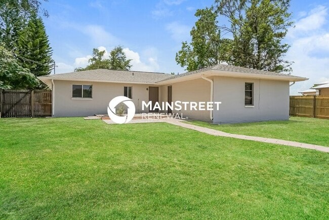 Photo - 4 Bedroom Pet-Friendly Home in FORT MYERS, FL with Main Street Renewal