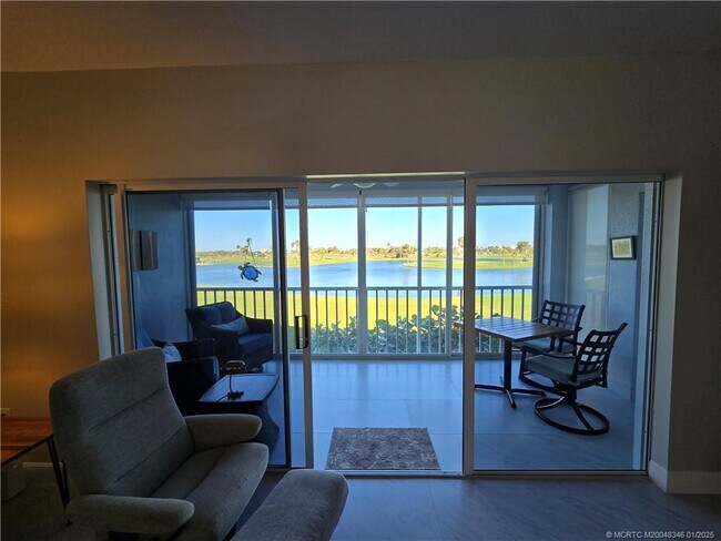 Photo - 185 NE Edgewater Dr Unidad 5105