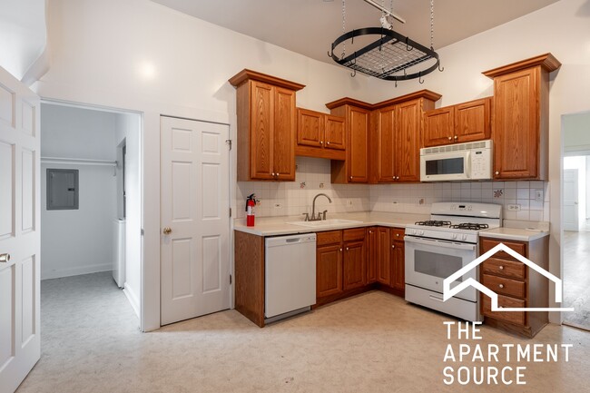 Building Photo - 4410 N Greenview Ave Unit CH