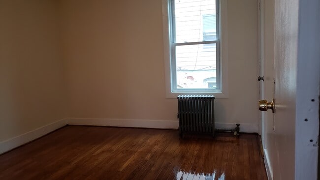 livingroom - 23 Shelby St Unit 1