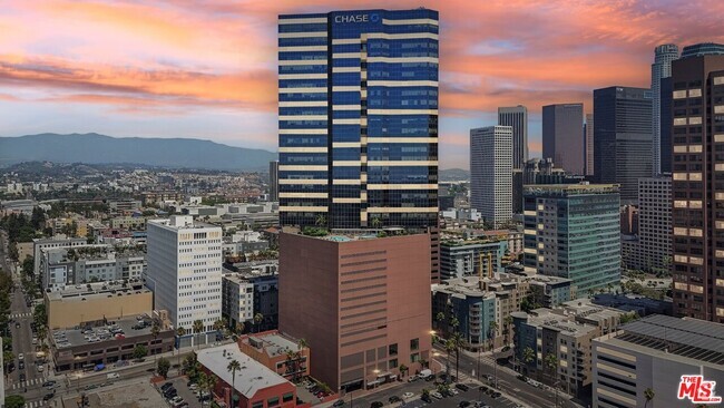 Building Photo - 1100 Wilshire Blvd Unit 2709 Rental