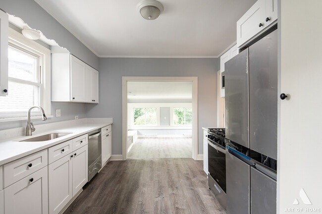 Photo - 923 W Plainfield Rd