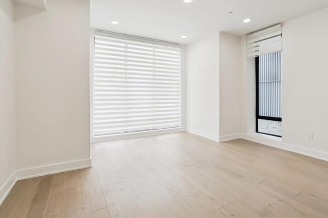 Photo - 517 Montana Ave NE