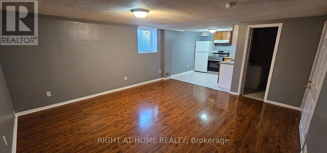 Photo - 163 McMurchy Ave