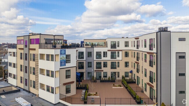 Photo - 519 on Broadway