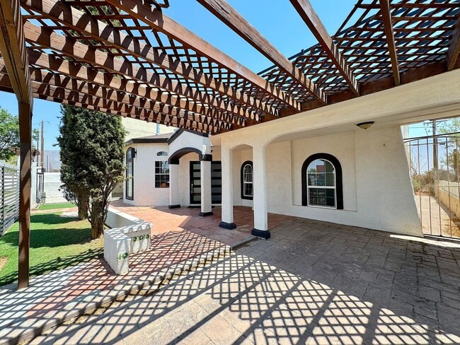 Photo - West El Paso/Canutillo 6bed/4bath refrig A/C Home!