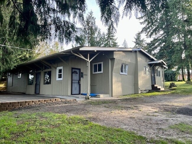 Building Photo - Bremerton Home with Bonus Rooms and Large Yard