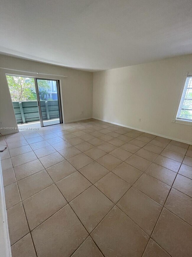 Photo - 8305 SW 72nd Ave Unidad 303A